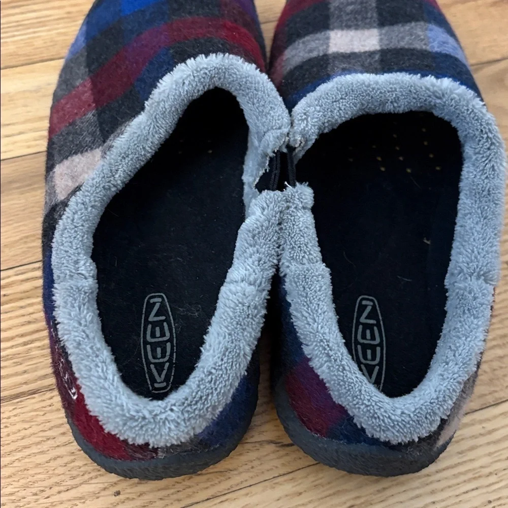 Keen plaid Howser Slippers size US 7